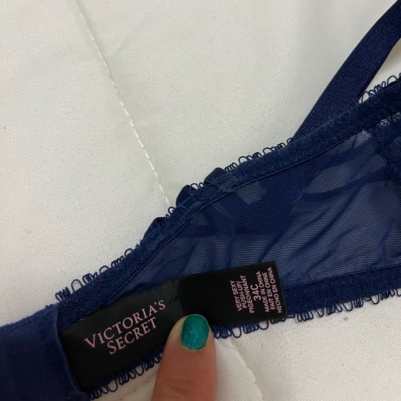 Victoria’s Secret Very Sexy Push Up Bra - Picture 5 of 8